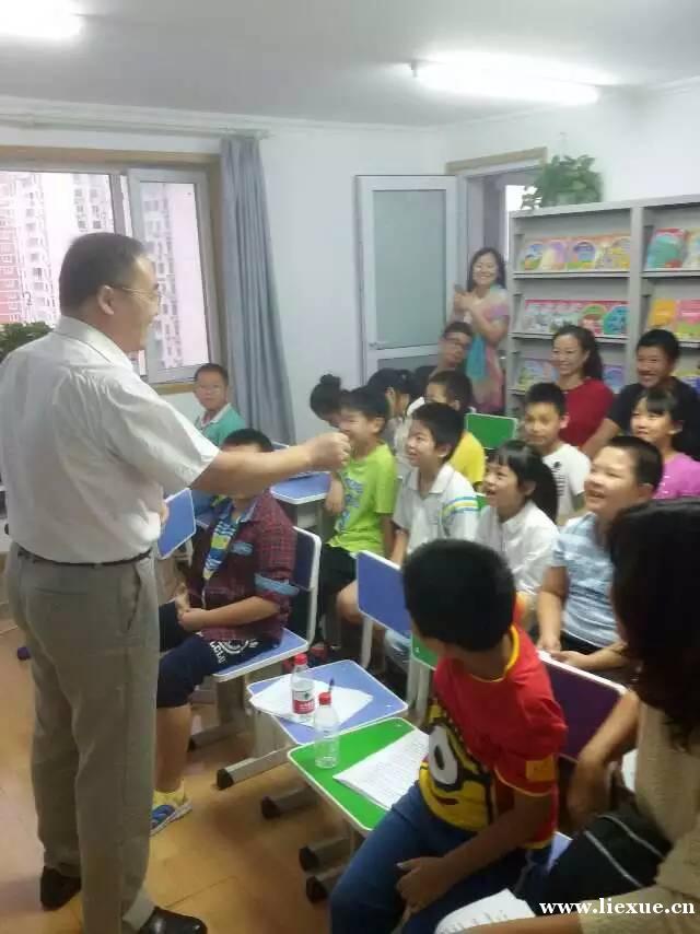 张恩勇校长率语文名师团队在昭熠学校亚运村校区授公开课