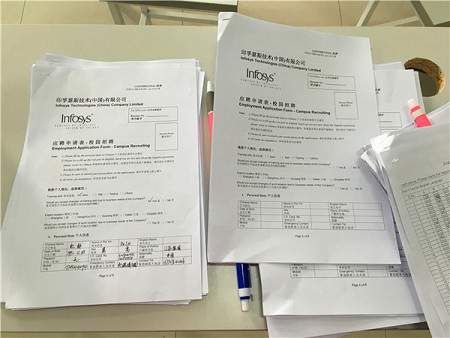 “老班，我面完了，公司叫我下周一去上班”