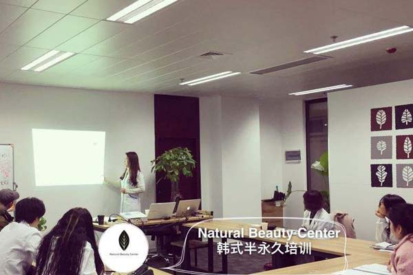 北京美容美發(fā)半永久美甲學(xué)校