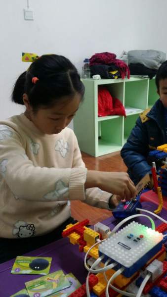 可乐机器人制作少儿潜能开发培训