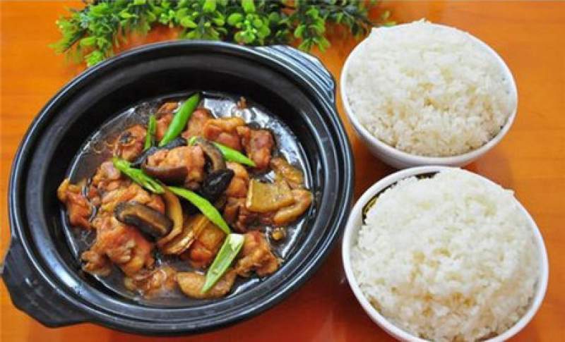 黄焖鸡米饭
