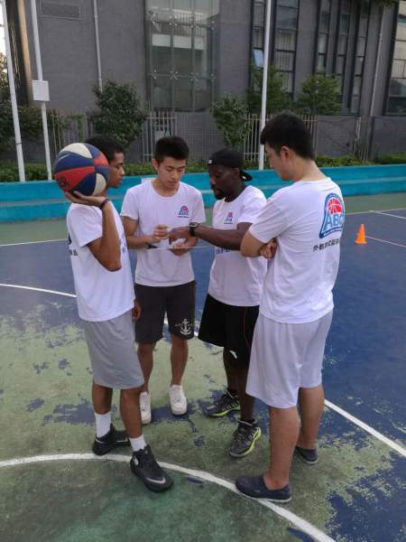 阳光外教篮球训练营