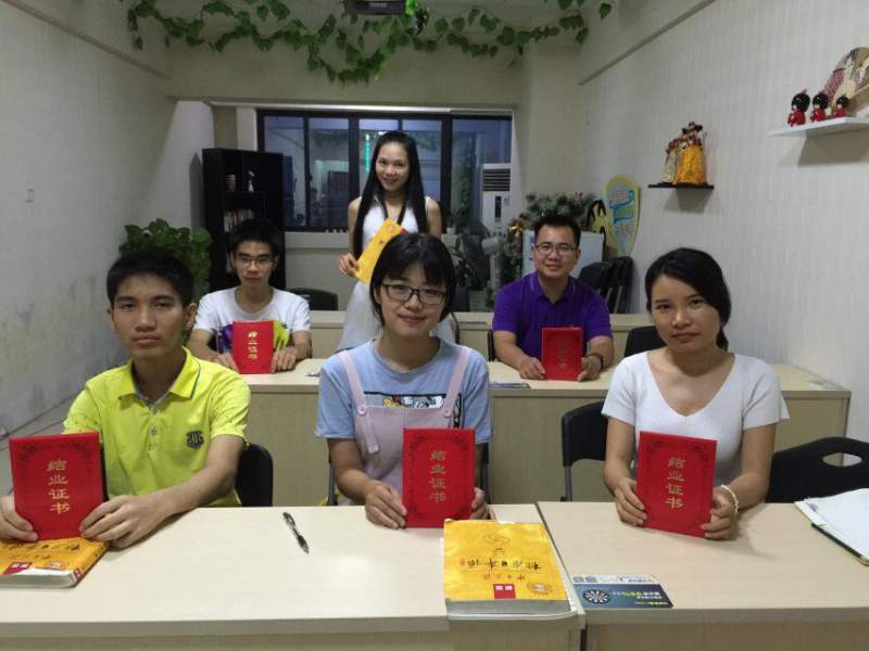 与韩国留学老师一起流利说韩语就来语盟韩语学习班