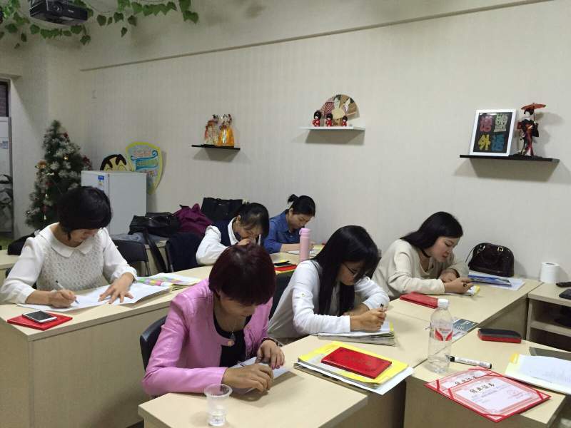 去过欧洲才发现英语不够用了，会法语才是王道