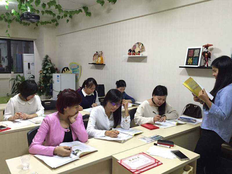 去过欧洲才发现英语不够用了，会法语才是王道