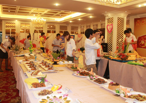 华南职业学校学生参加烹饪大赛现场