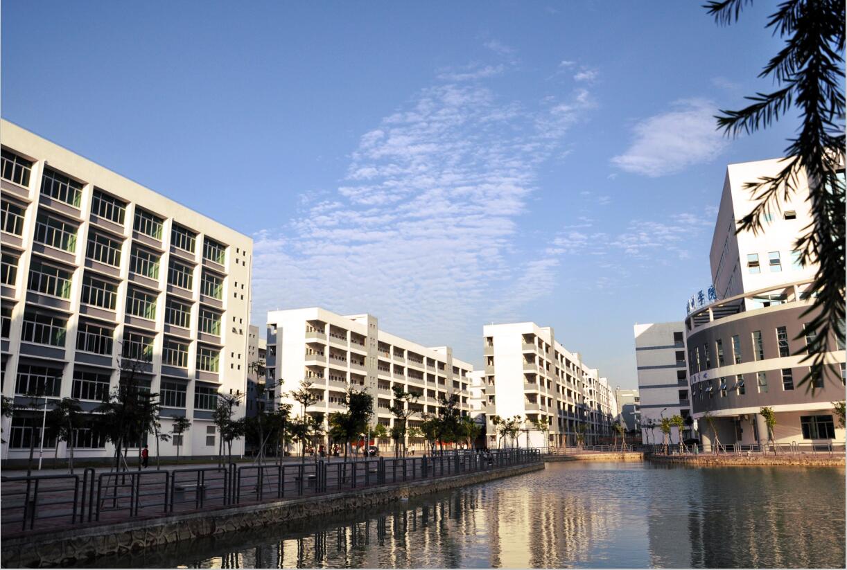 湖畔景色.jpg