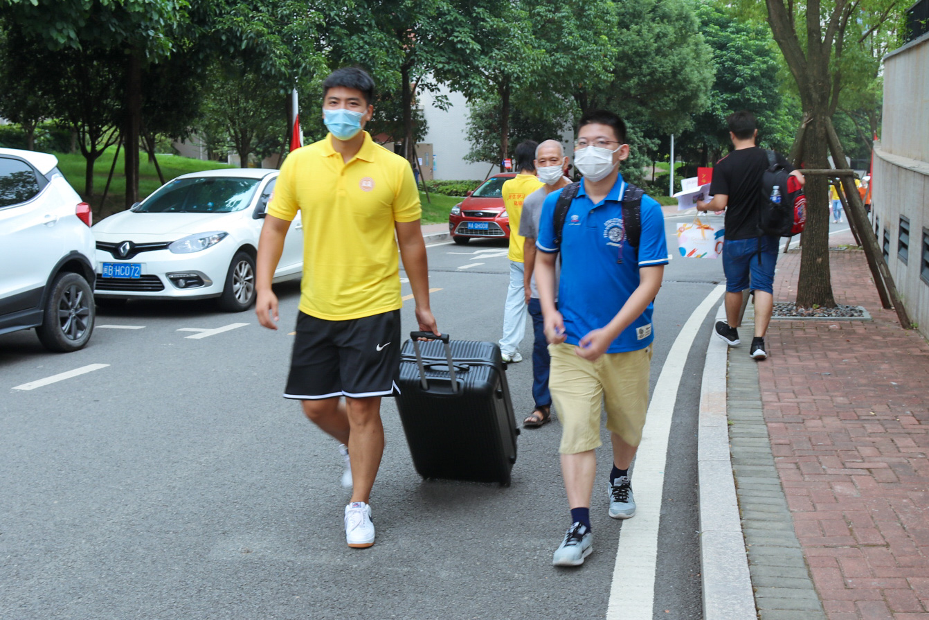 新生抵达阳光学院校区